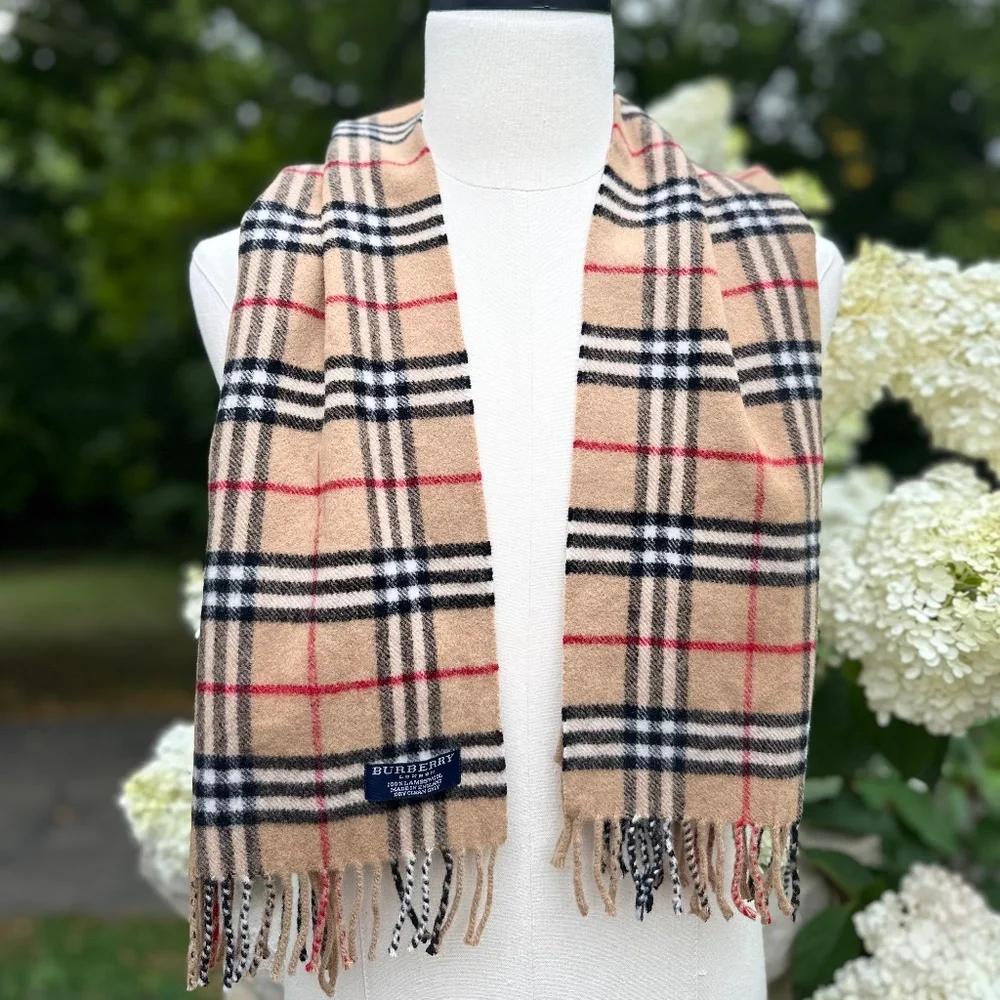 Burberry scarf excellent